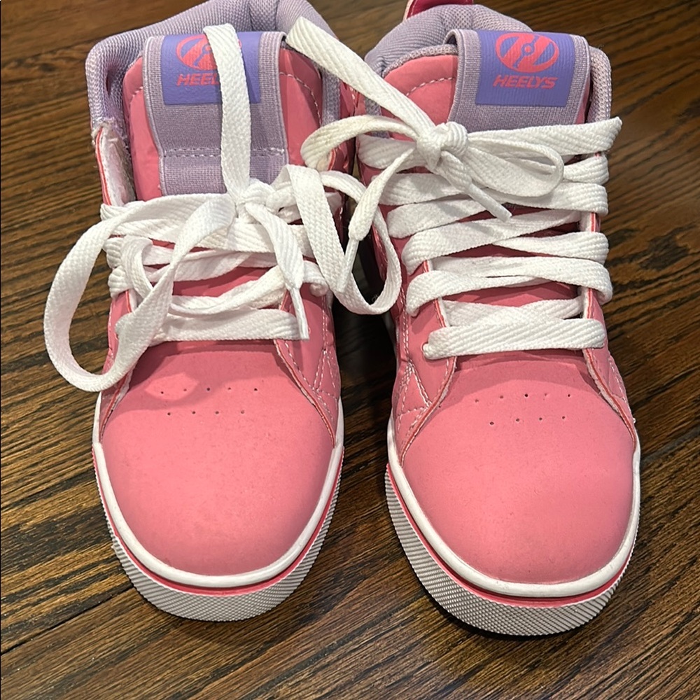 Heelys Pink Sneakers with High-Top Design and Sporty Style